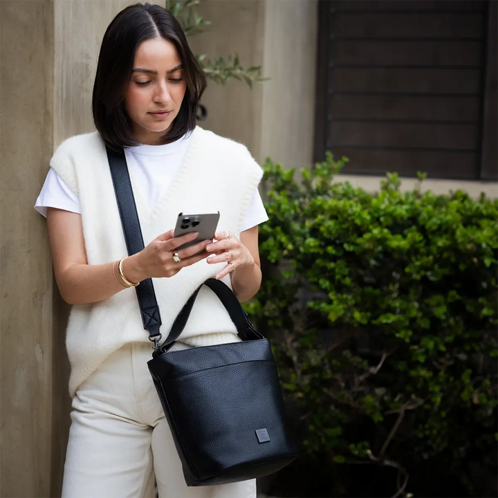 Pro Bucket Bag in Ebony