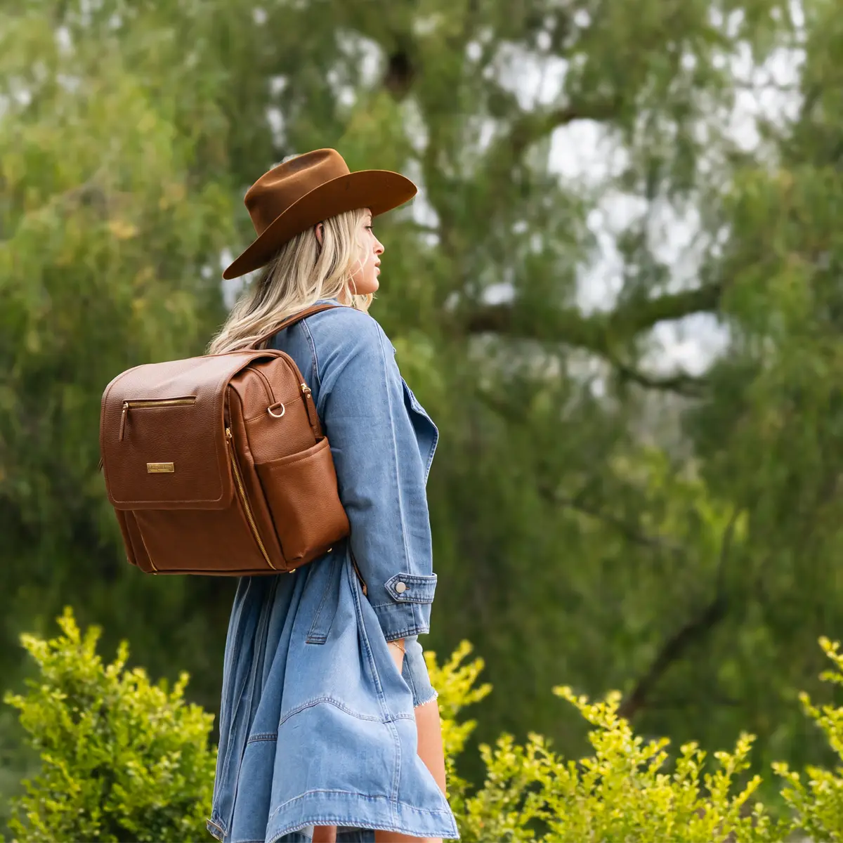 mom wearing the boxy backpack deluxe in cedar