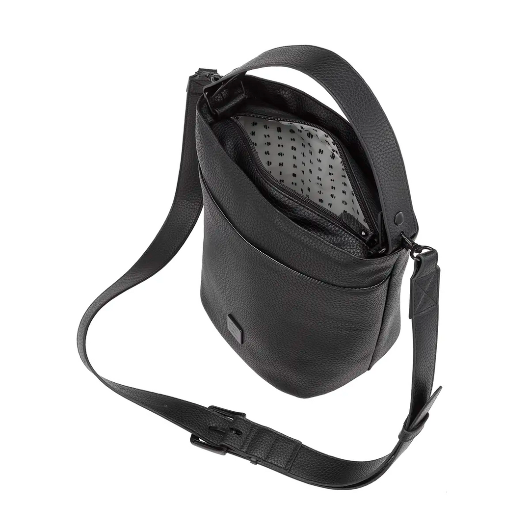 ⁠Pro Bucket Bag in Ebony