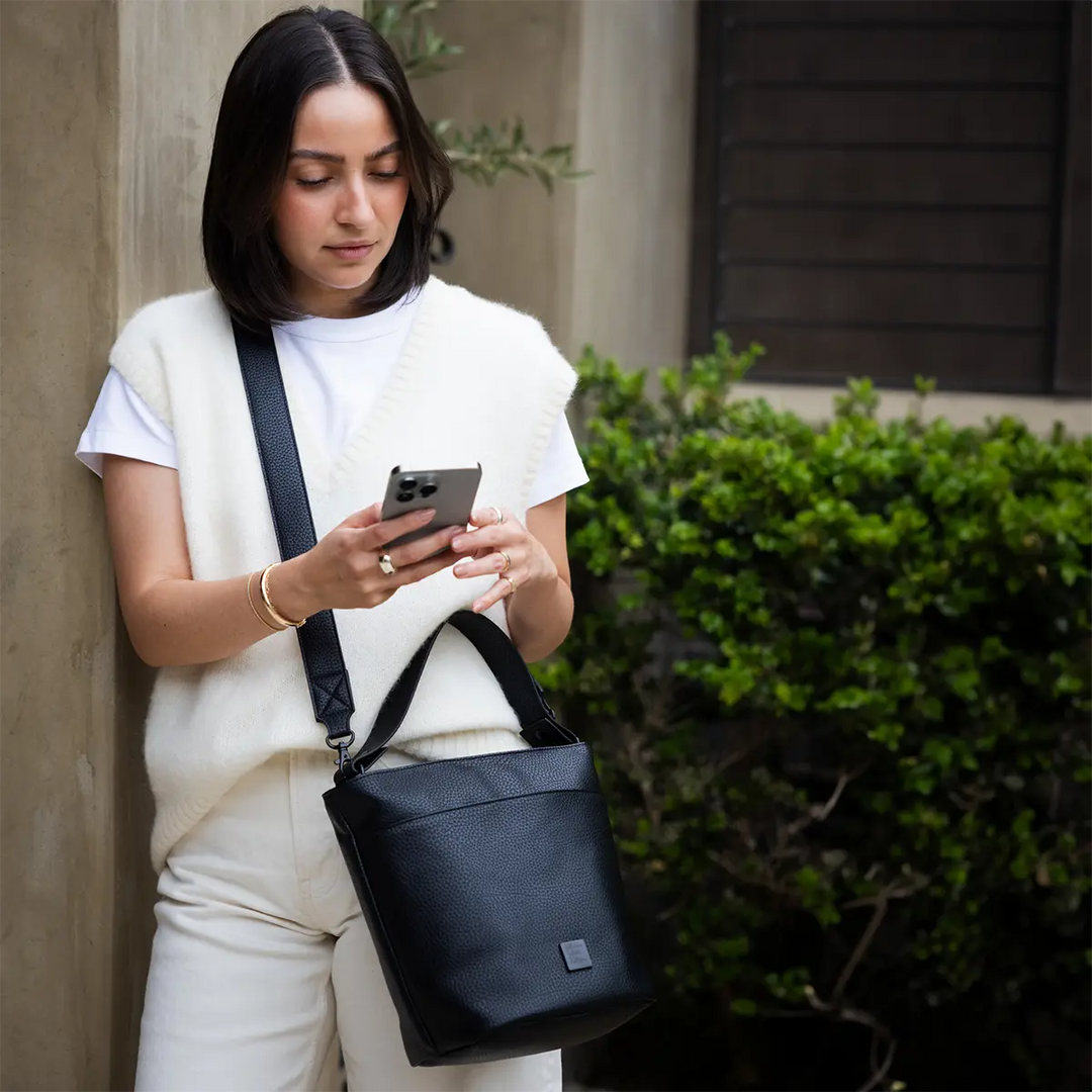 ⁠Pro Bucket Bag in Ebony