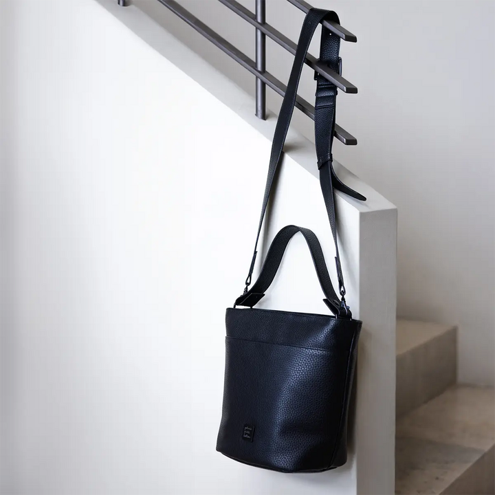 ⁠Pro Bucket Bag in Ebony