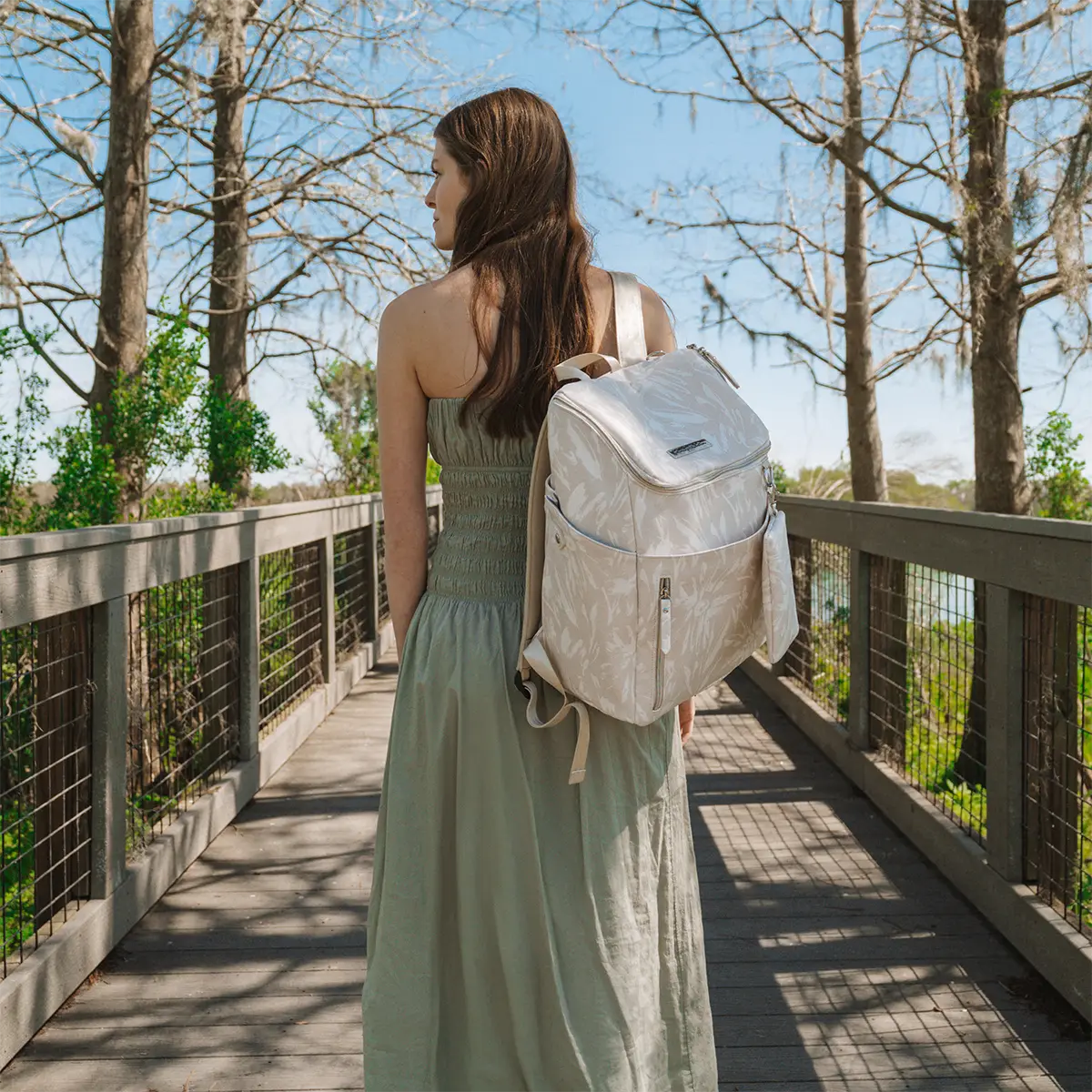 mom carrying the Tempo Backpack in Linen Blossom