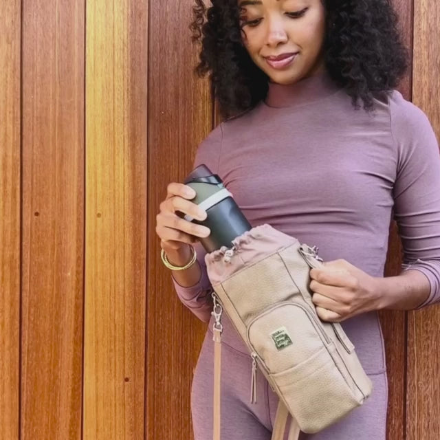 crossbody bag to for travel with water bottle pocket Petunia Pickle Bottom Viva Water Bottle Bag, Ebony