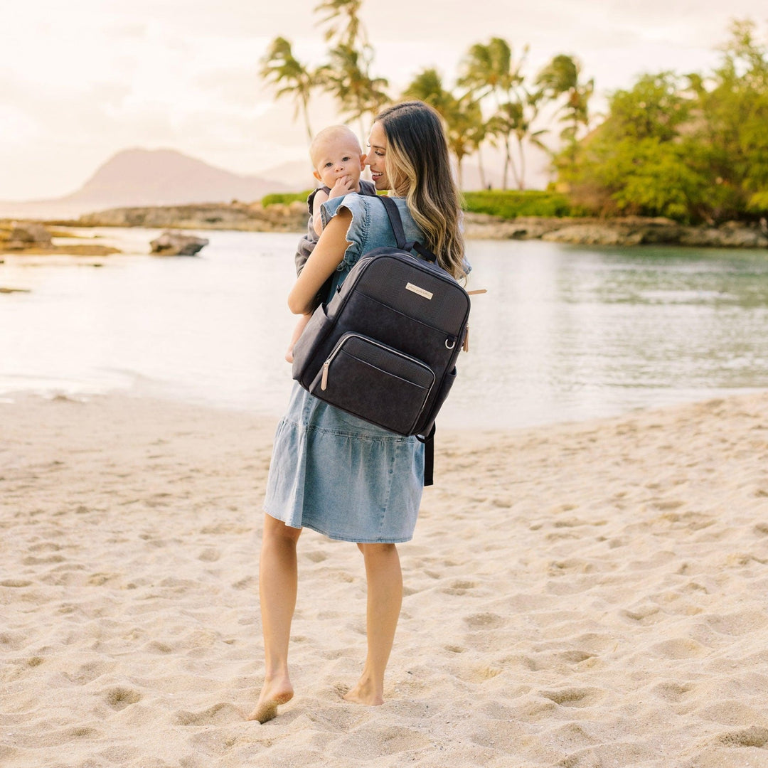 Sync Backpack in Carbon Cable Stitch