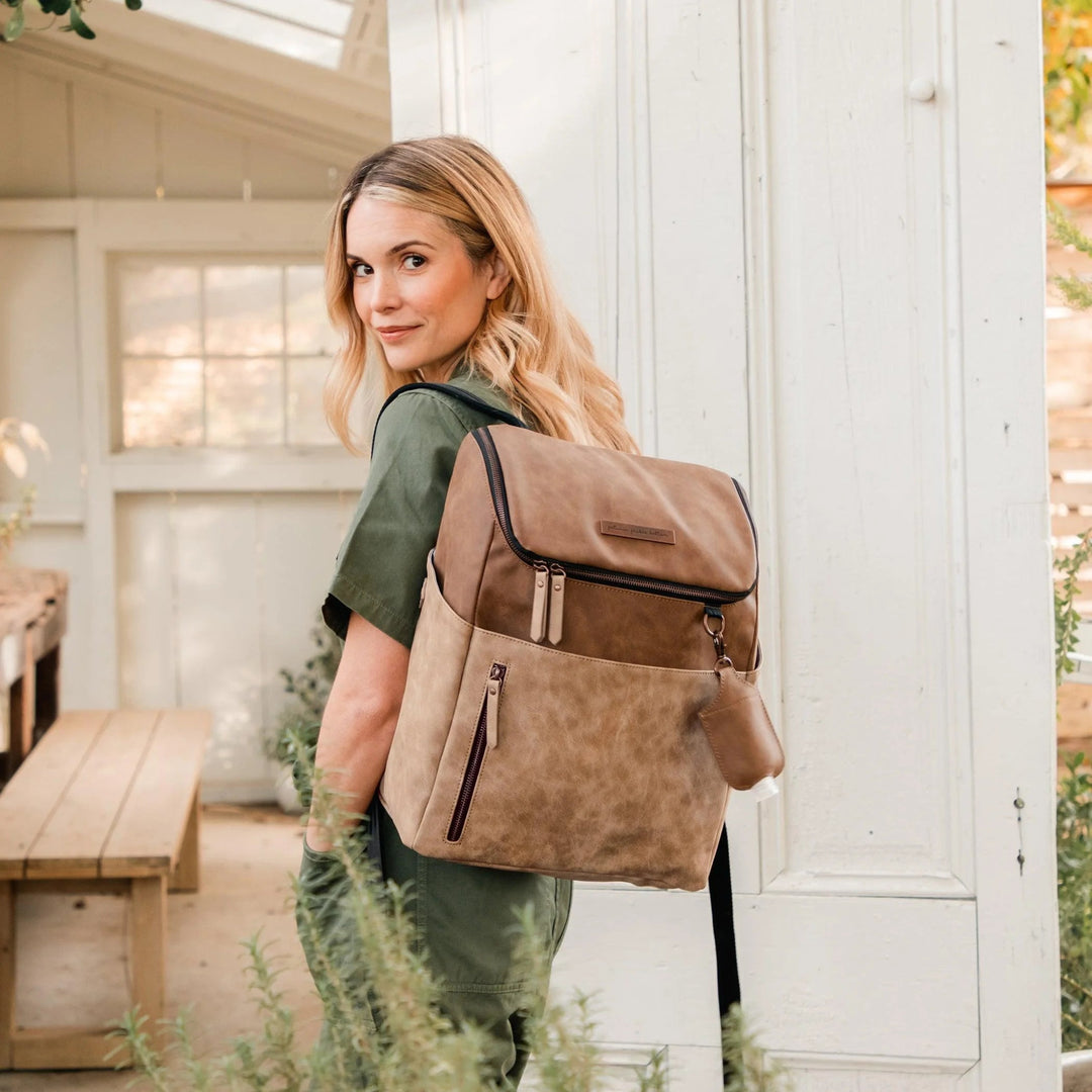 mom wearing tempo backpack in brioche
