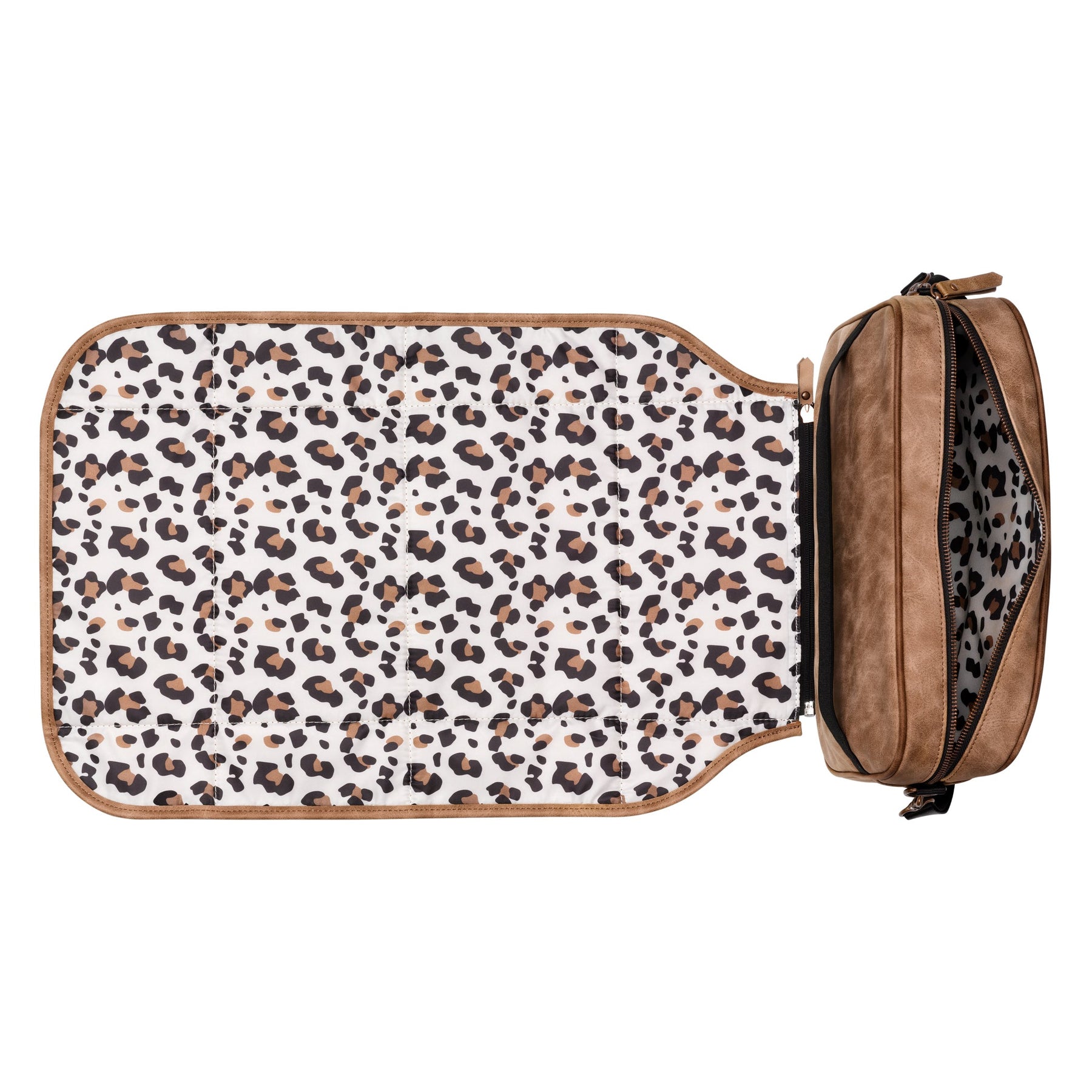 Petunia Pickle Bottom Nimble Diaper Clutch in Leopard